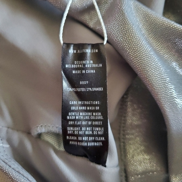 All Fenix Liquid Silver Racerback Sports Bra Beyoncé Style New With Tag XS - Picture 11 of 12